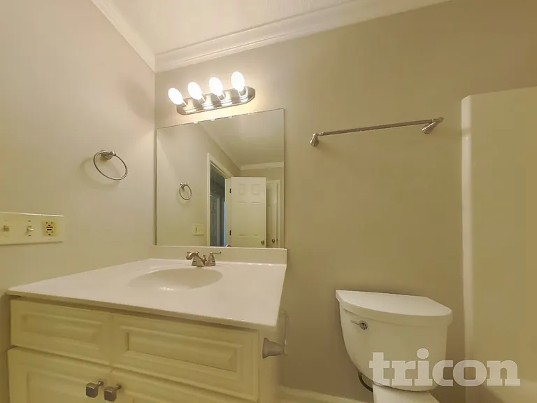 1010 Maidstone Ct — Photo 11