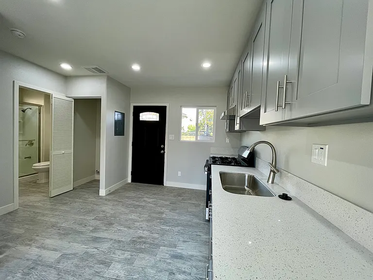 5731 Edita Ave #B — Photo 1