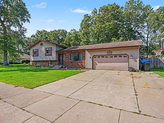 3rd image of 1452 Adams Ave