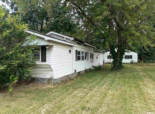 905 W Webster St, Benton, IL 62812