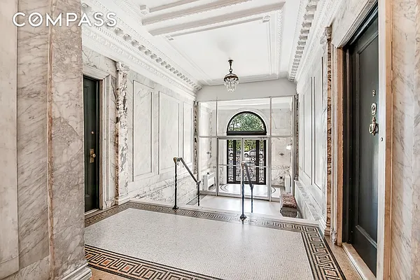 Sold by Compass | media 21