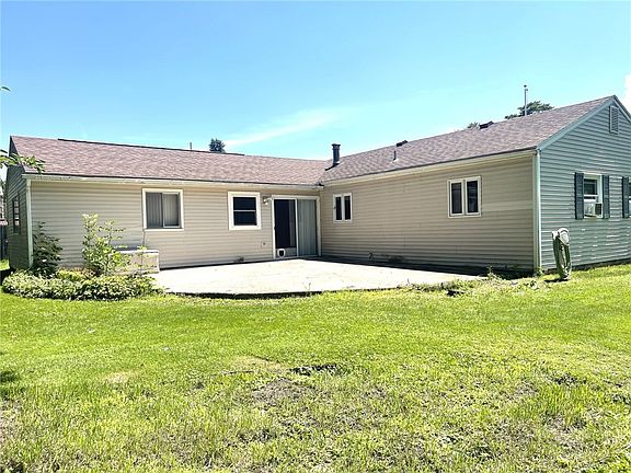 4th image of 2163 Lake Rd