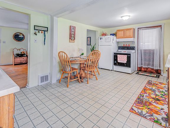 3rd image of 690/692 Beulah Rd
