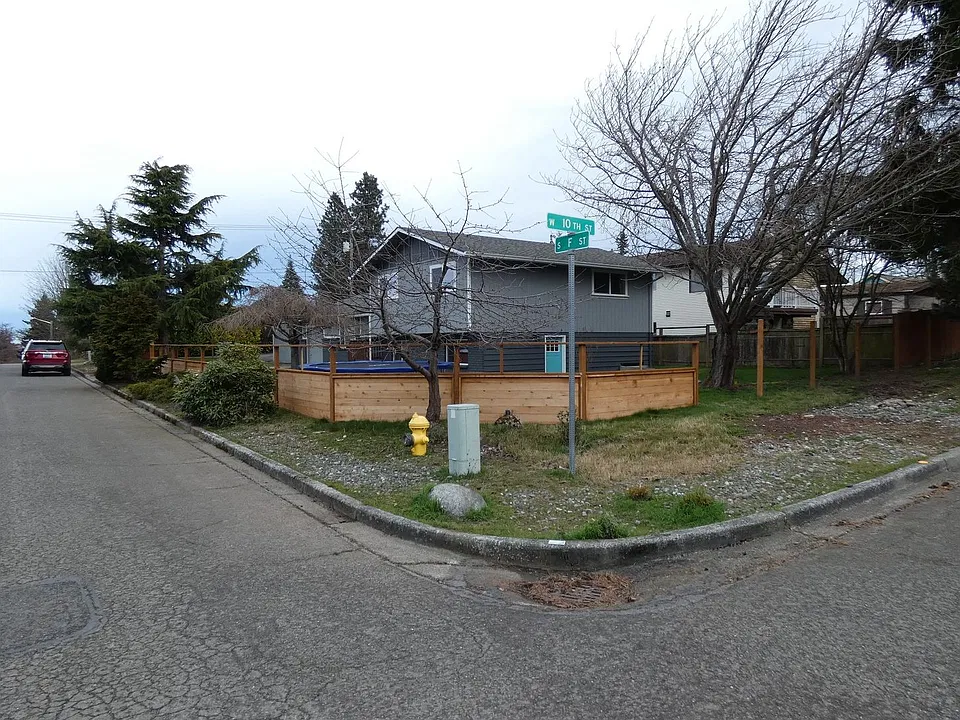 919 S F St