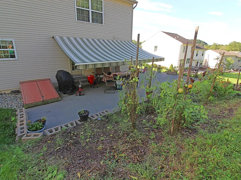 212 Jeffrey Ln — Photo 4