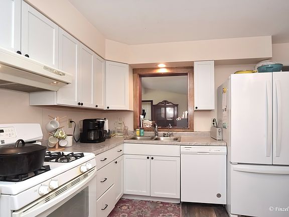 5th image of 425 E Broadway Ave