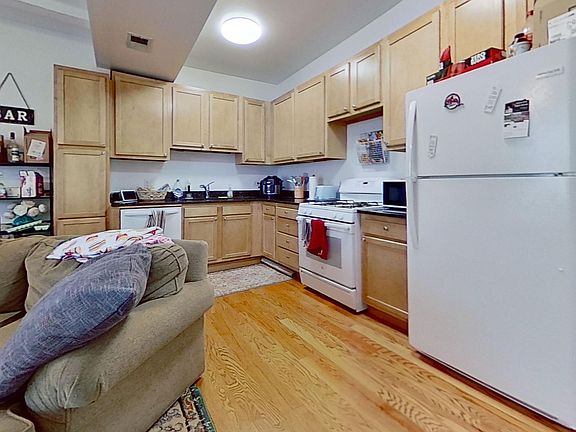 4th image of 2638 N Wayne Ave #2W