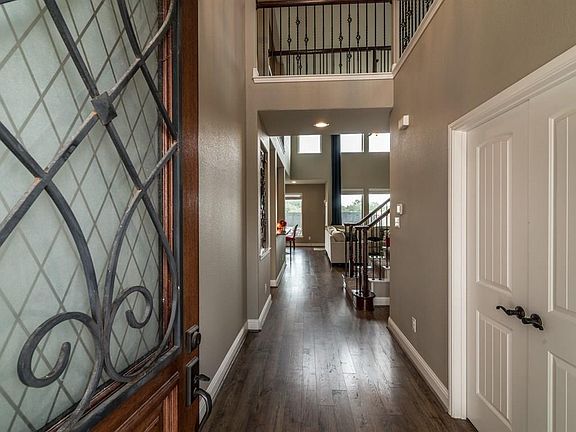 5th image of 2215 Trocadero Ln