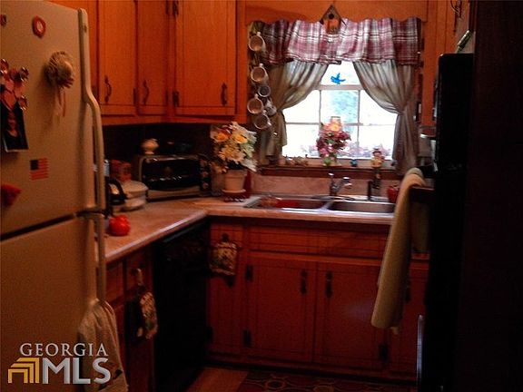 3rd image of 301 Hickory Dr