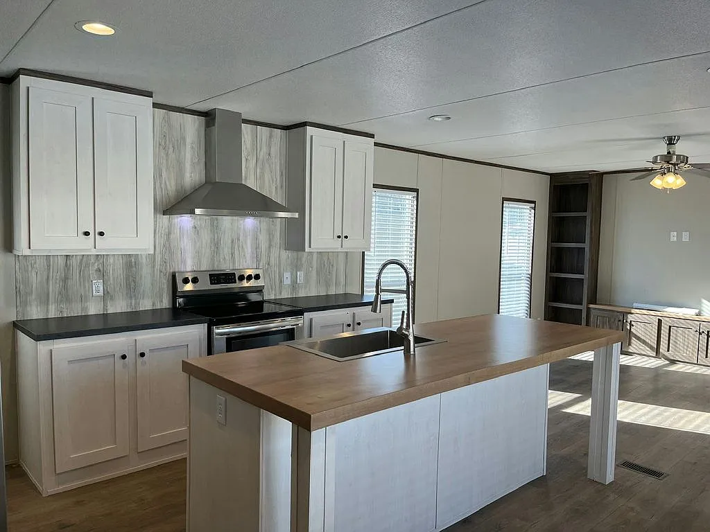 3 bed, 2.0 bath, 1216 sqft, $1,250 — Photo 2