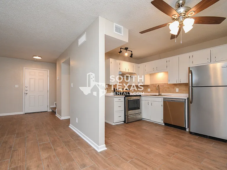308 Westwood St #D — Photo 2