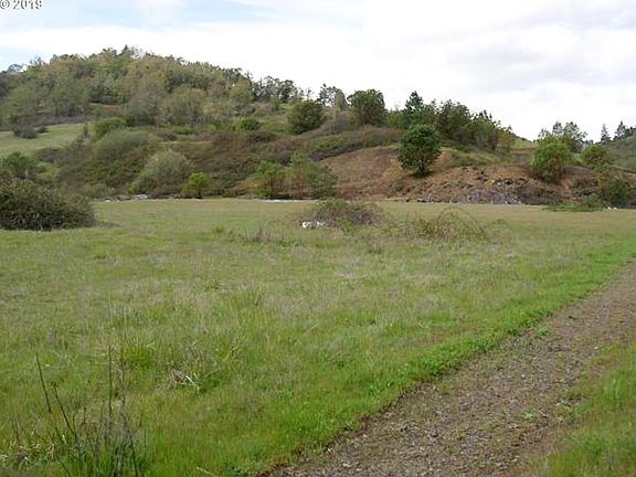 3rd image of 4094 NE Diamond Lake Blvd