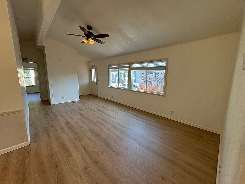 Entry/Living Room