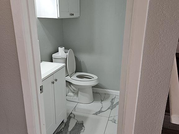 3rd image of 512 W Byrd Blvd