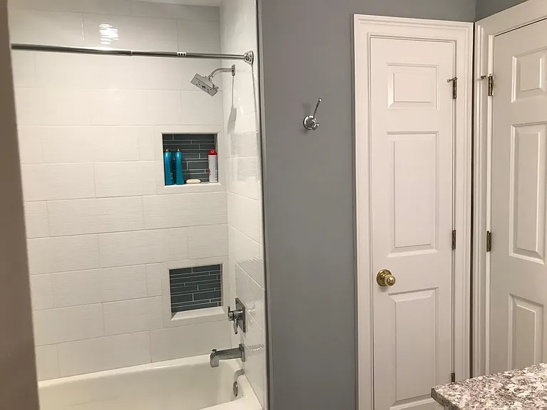 Upstairs ensuite / hall bathroom