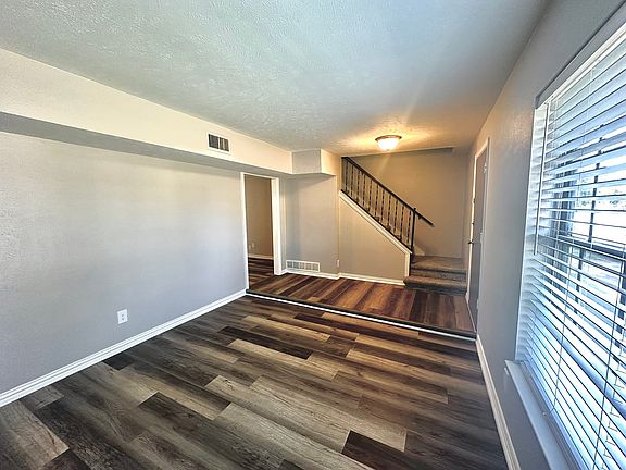3rd image of 4304 Jenny Ln