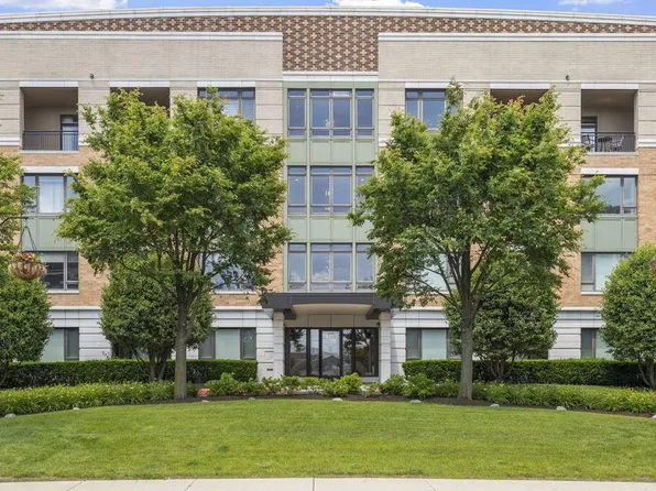 1000 Village Center Dr Unit 103, Willowbrook, IL 60527