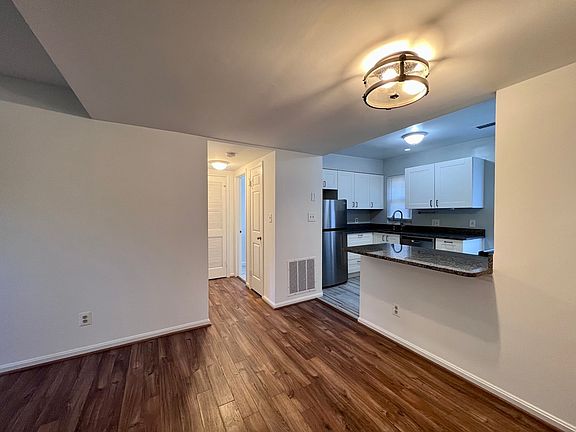 3rd image of 1307 E Abingdon Dr