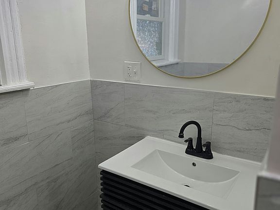 4th image of 96 Lockwood Ave #98-2