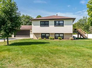 2730 S Nakoma Ct, Beloit, WI 53511