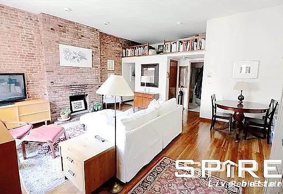 4th image of 158 W 75th St