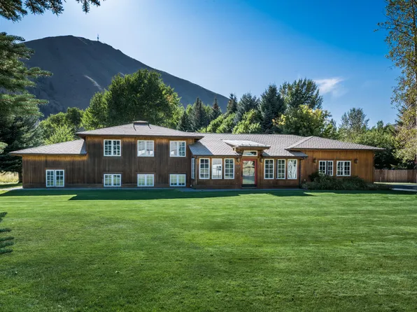 1371 Silver Star Dr, Hailey, ID 83333