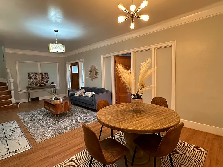 4731 19th Ave NE — Photo 3