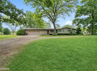805 S Rose Farm Rd, Woodstock, IL 60098