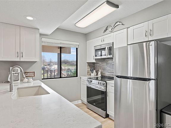 3rd image of 21 Ventura Dr