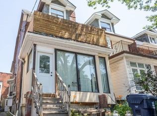 693 Euclid Ave #3, Toronto, ON M6G 2T8