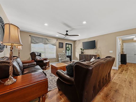 4th image of 462 Ayers Ln