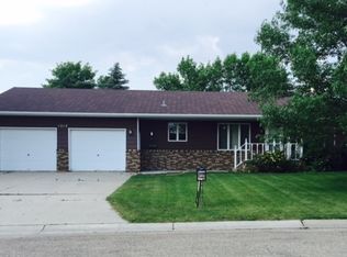 1212 33rd Ave SW, Minot, ND 58701