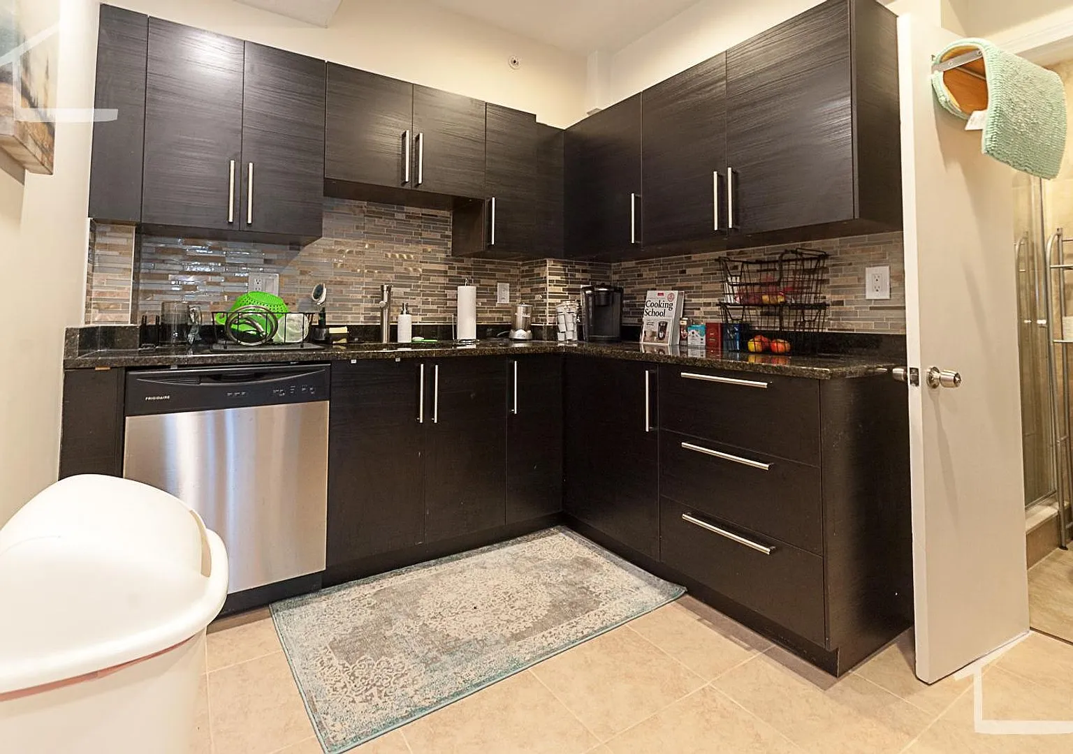 Huge 2 bed condo located near the Green Line and Boston University! — Photo 1