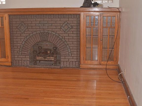 3rd image of 6721 S Maplewood Ave