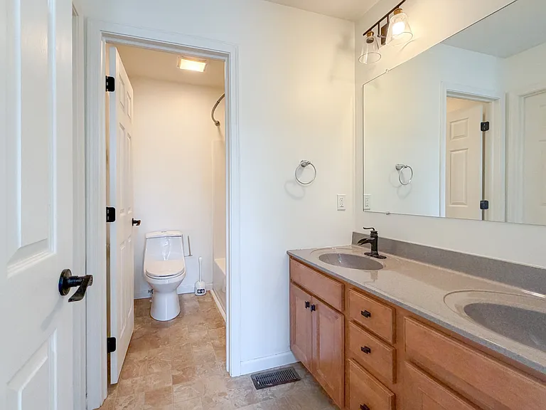 900 Cadwell Ln — Photo 26