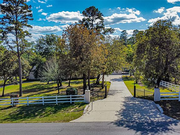 2nd image of 15569 Crown Oaks Dr