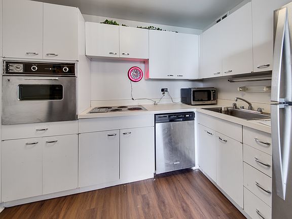 5th image of 2626 N Lakeview Ave APT 3611