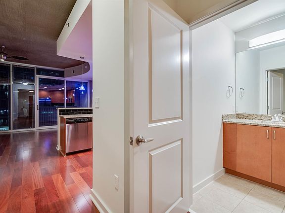 5th image of 301 Demonbreun St Unit 1919