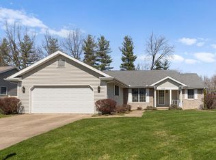 1226 E Center St, Monticello, IL 61856