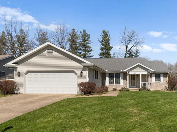 1226 E Center St, Monticello, IL 61856