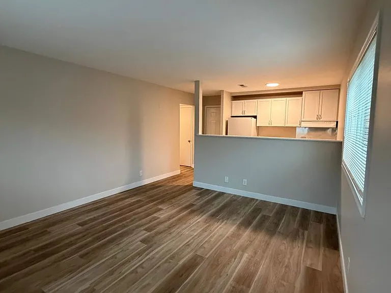 2119 Arbor St — Photo 6