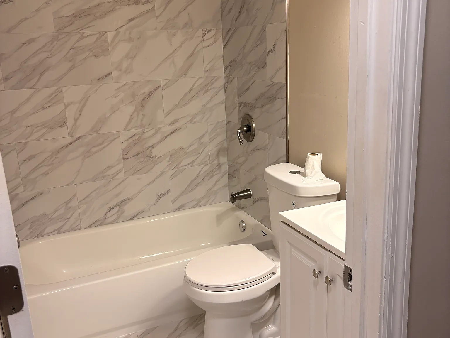 3 bed, 1390 sqft, $1,900 — Photo 3