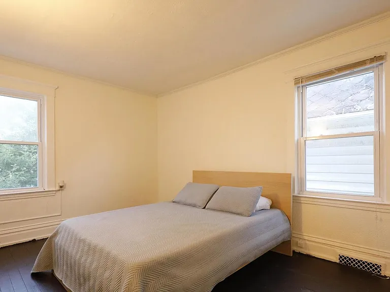 504 N Walnut St — Photo 14