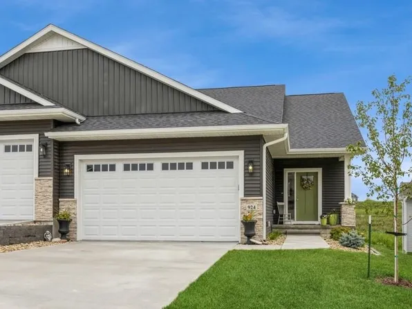 924 Summit Ct, Tiffin, IA 52340