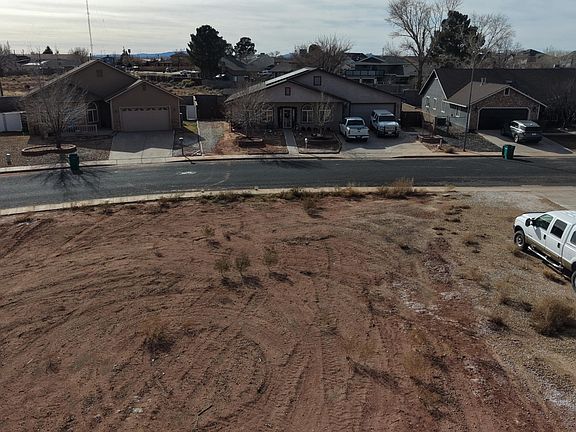 2nd image of 1966 Round House Dr