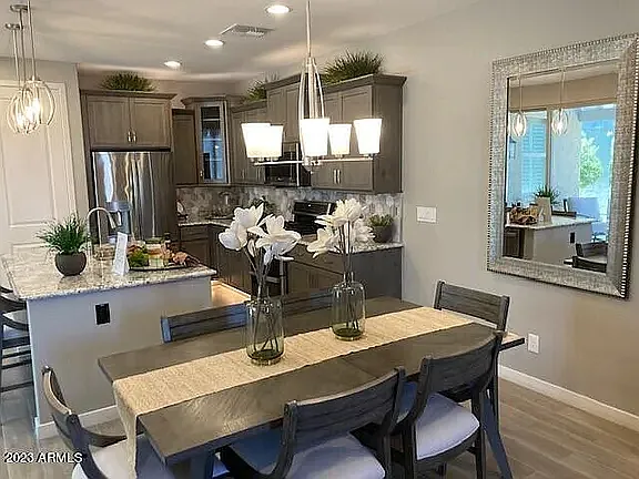 4 bed, 2067 sqft, $2,995 — Photo 3