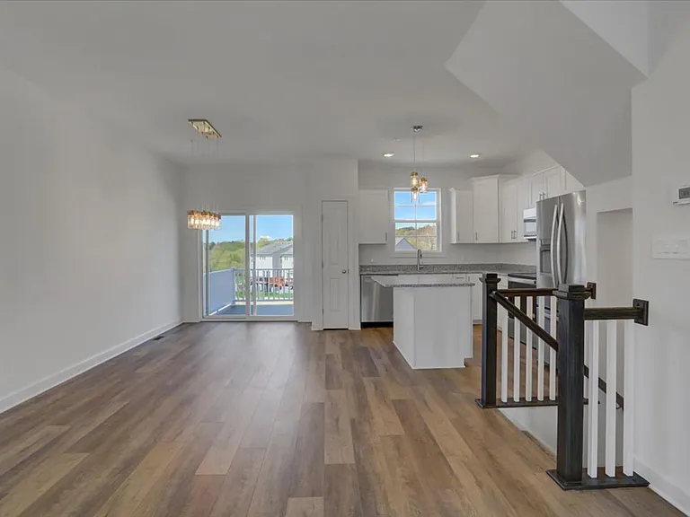 12435-12441 Jackson Ave — Photo 10