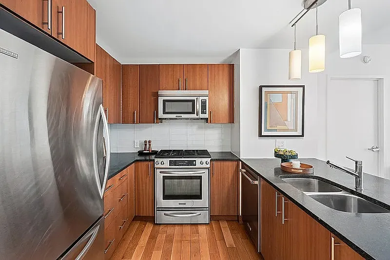 3260 Henry Hudson Parkway — Photo 4