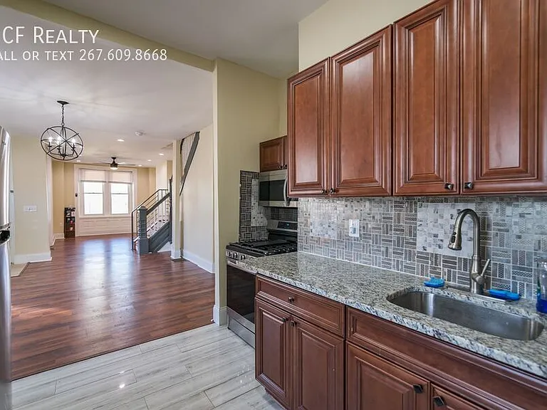 5426 W Jefferson St — Photo 8
