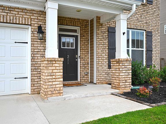 3rd image of 211 Pollyanna Dr